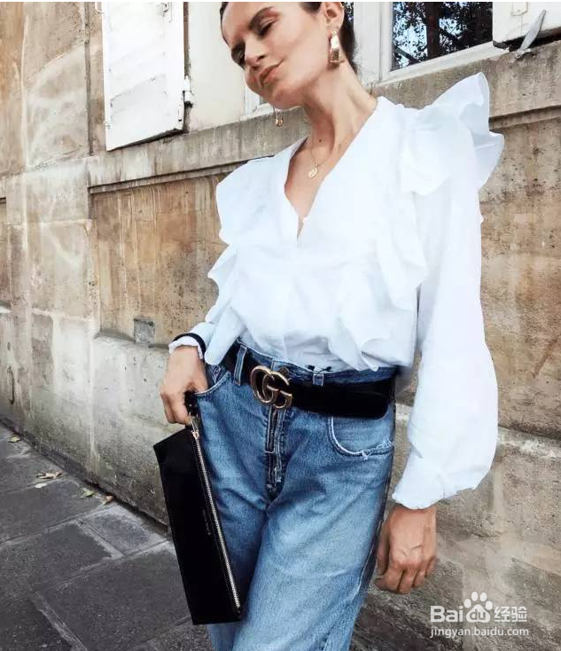 白衬衫最新流行的9种穿搭技巧，你Get了吗？