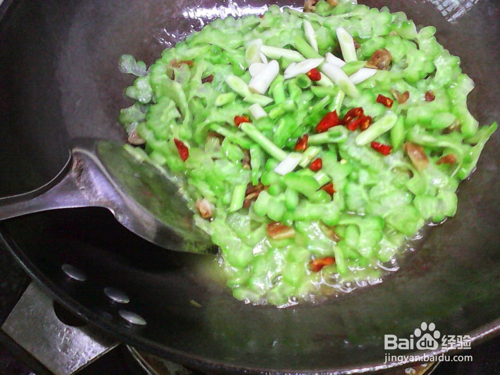 蒜香苦瓜的炒法