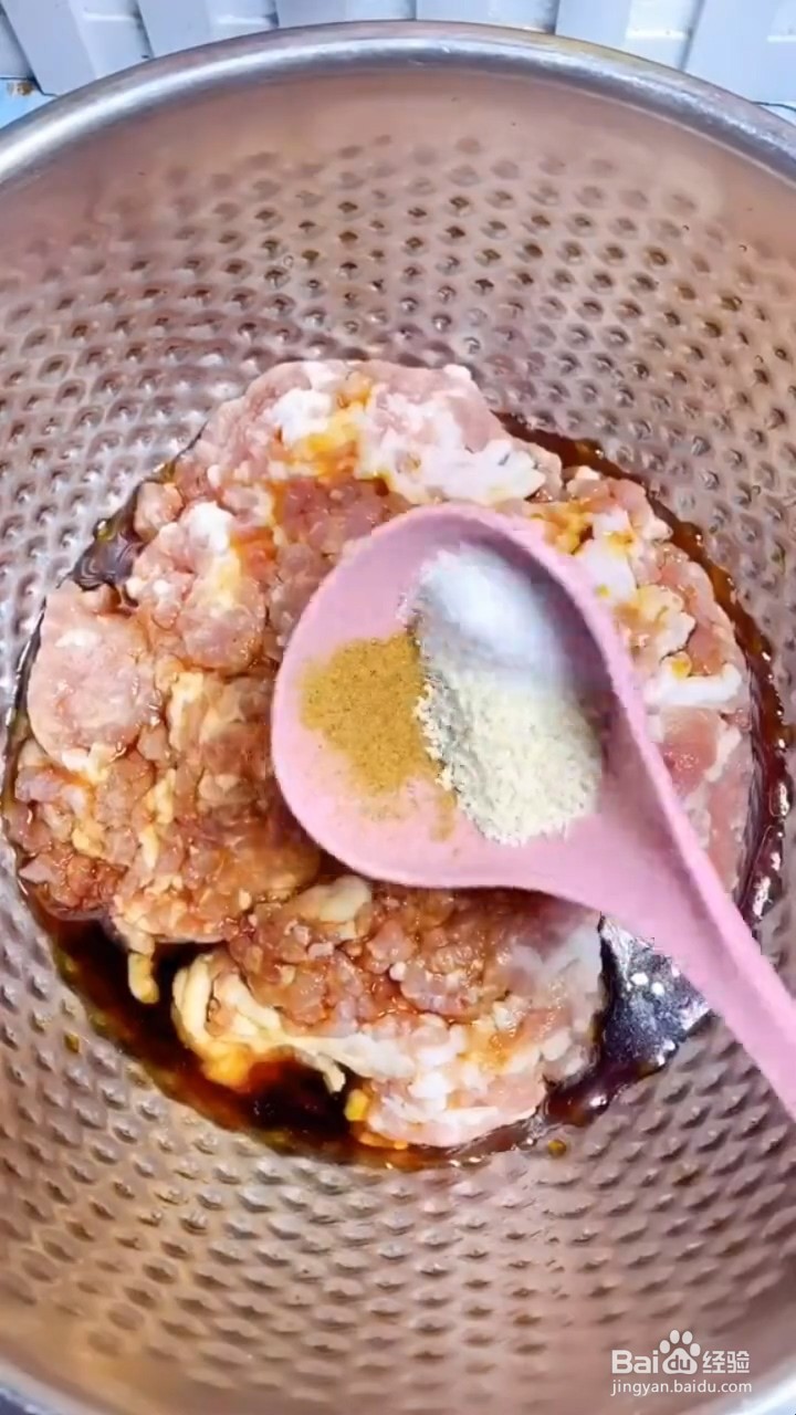 如何制作鲜美多汁的三鲜馅饺子