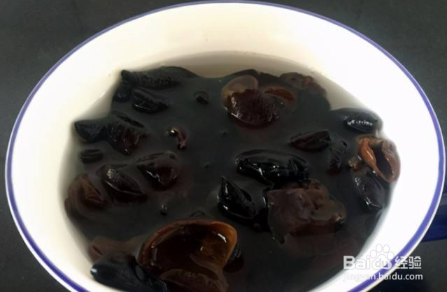 木耳炒莴笋的做法