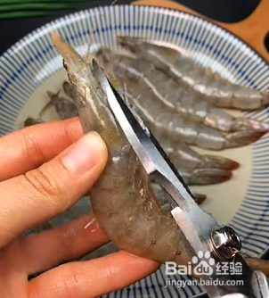 如何做鲜香可口的茄汁大虾？