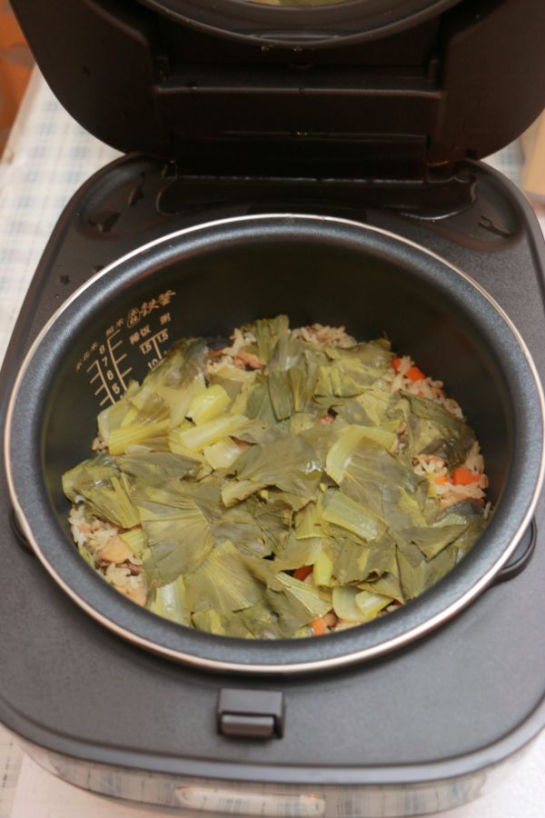 香菇鸡肉煲仔饭