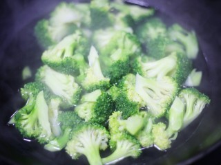 超好看的西兰花土豆泥圣诞树