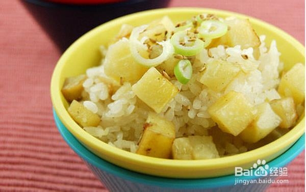 土豆闷饭的做法
