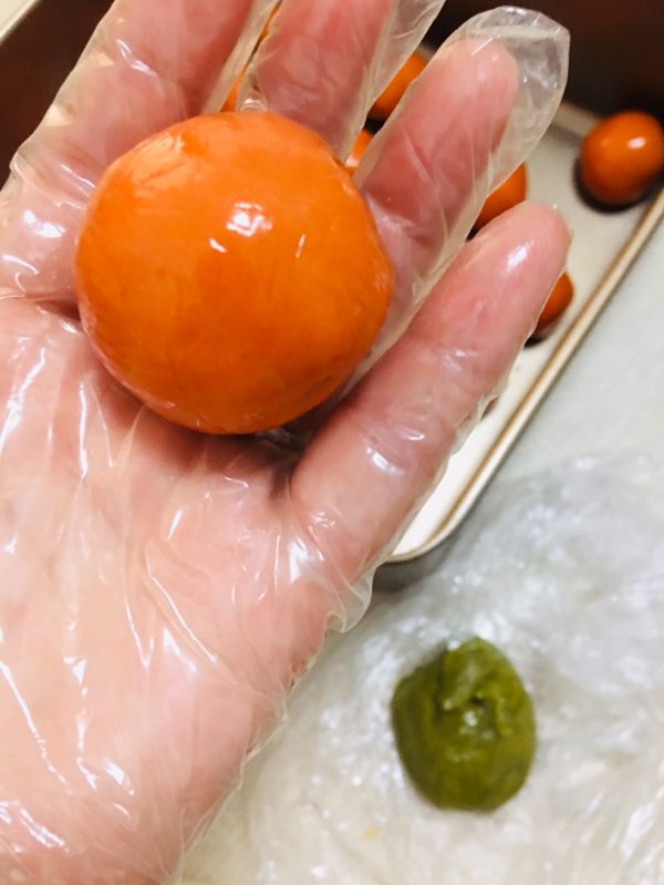 广式金沙奶黄柿子月饼