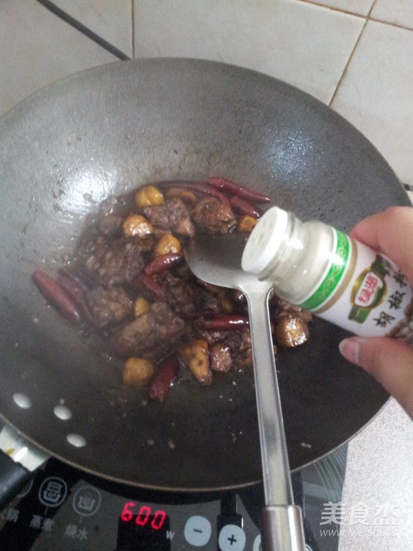 板栗焖排骨的做法