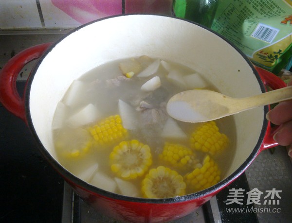 玉米萝卜排骨汤