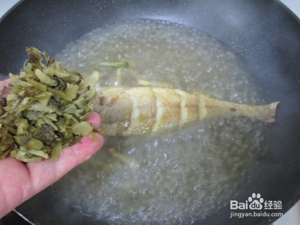 家庭版雪菜黄鱼面的做法
