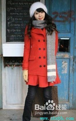 冬季女生红色风衣外套搭配小技巧