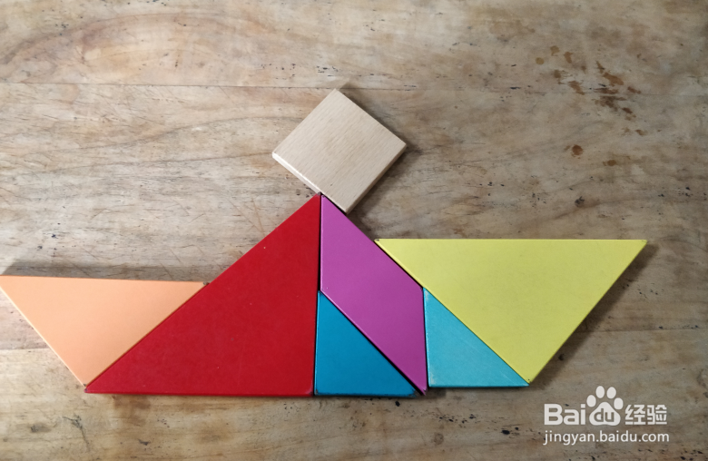 用七巧板怎样拼一个坐在船里的人