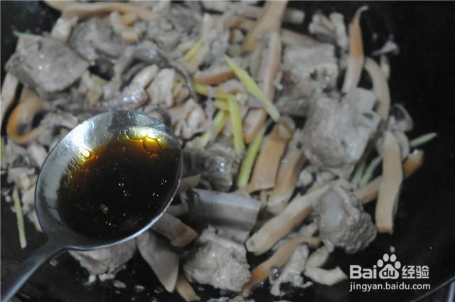 家庭自制芹菜烧墨鱼