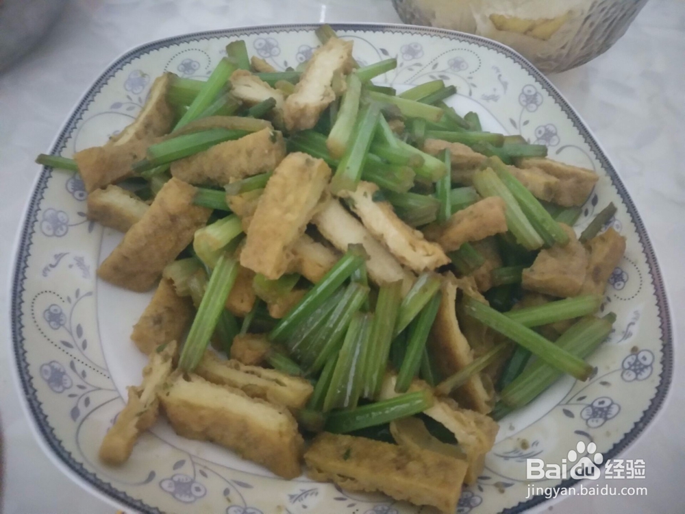 芹菜炒豆干的简单做法