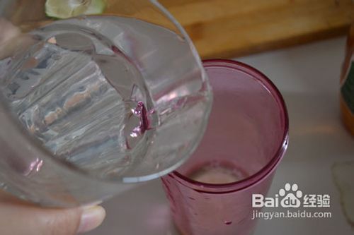 早上第一杯水——蜂蜜柠檬水