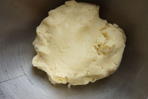 酥皮奶黄流沙月饼