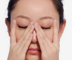 祛鱼尾纹的方法