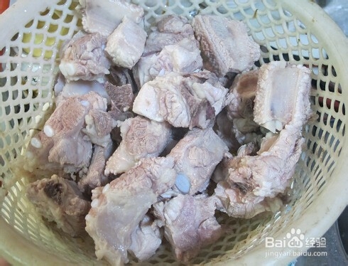 营养丰富:排骨萝卜汤的做法