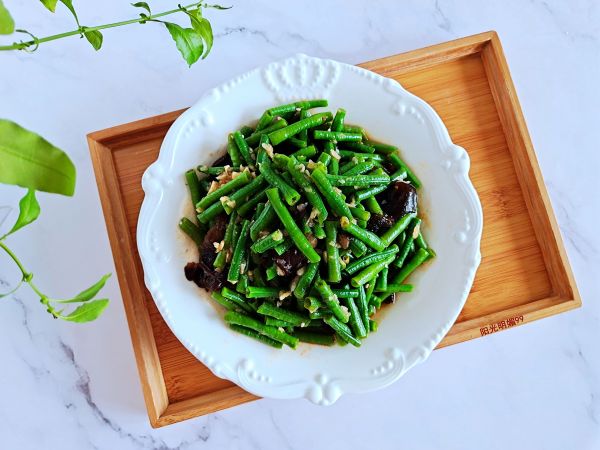 蒜泥豆角拌木耳