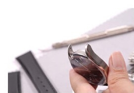 钢带手表换皮带的方法