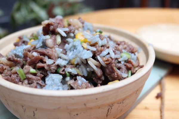 碳火蝶豆兰牛肉饭