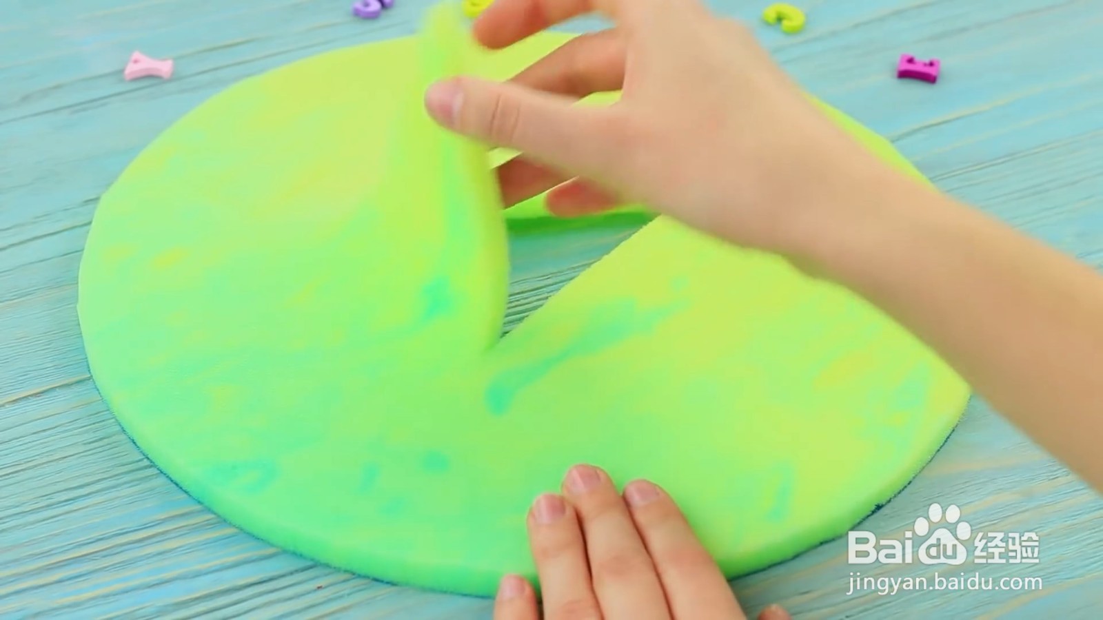 如何用海绵制作图钉玩具？