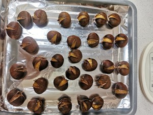 剥熟板栗壳的方法