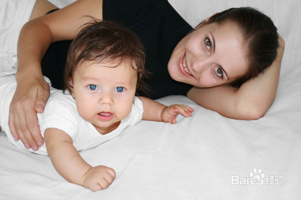 宝宝不会爬怎么办