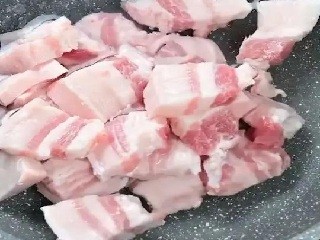 红烧肉焖蛋怎么做
