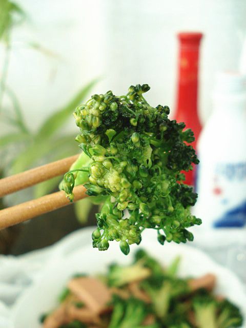 午餐肉炒西兰花