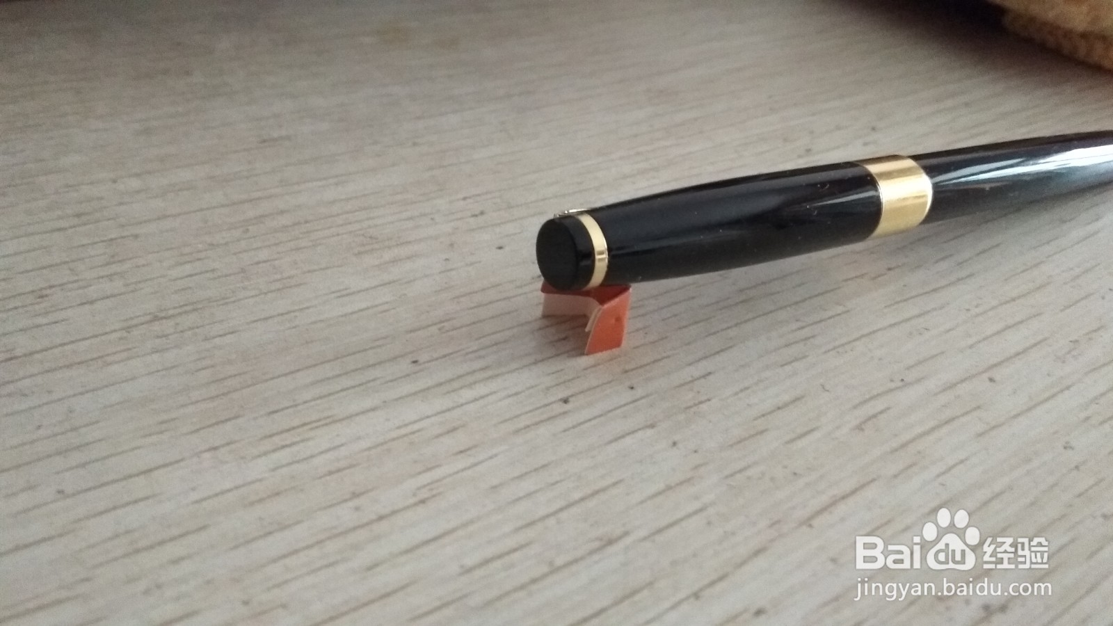如何用一块长方形硬卡纸做简易的钢笔的支架