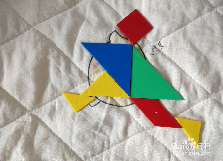 用七巧板智力拼图怎么拼一个赶忙跑出去的人？