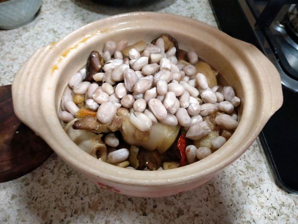 花生香菇煲猪尾