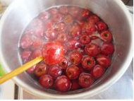 在家里如何制作可口的山楂罐头