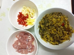 食补养生苦笋酸菜炒肉的做法