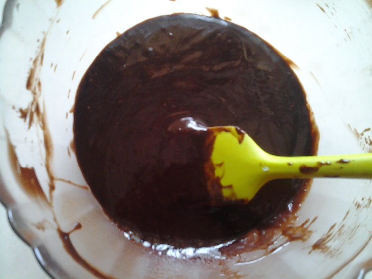 原来好吃的东西过程并非繁琐，香浓布朗尼，简单又美味！