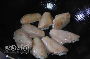 健康养生佳品小芋头烧鸡翅的做法