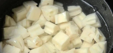 糖醋藕丁的做法