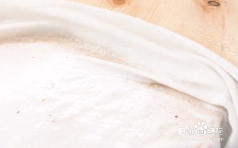 如何去除衣物上的油脂或油渍？