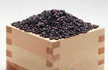 黑芝麻能发白反黑