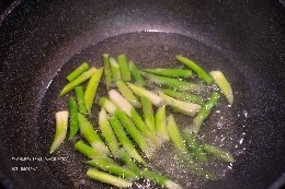 芦笋杏鲍菇酿鸡翅