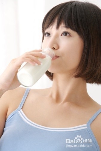 喝牛奶的时候要注意哦...