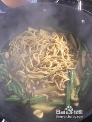 河南特色-五花肉豆角土豆焖面怎么做