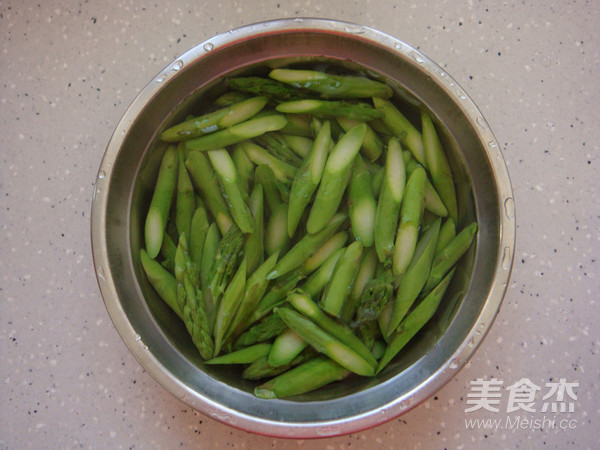 芦笋炒虾仁的做法