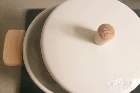 养生美容的鸡蛋绿豆小米粥