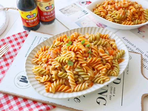 鸡丁肉酱螺丝意面