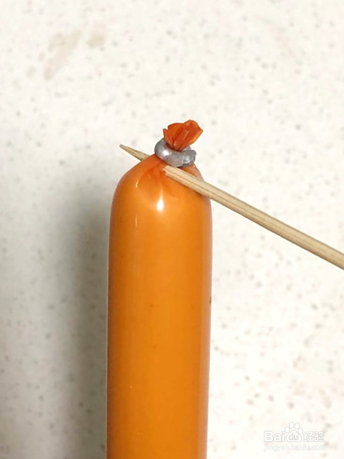 怎样剥出完整的火腿肠