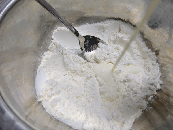 一把勺子做葡萄干司康