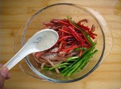 红油猪耳丝的做法