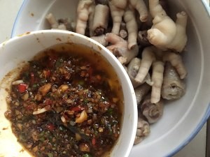 怎么做好吃的蒜香鸡爪