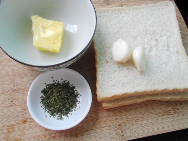 蒜香黄油吐司砖
