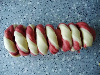 红曲双色淡奶油吐司怎么做?